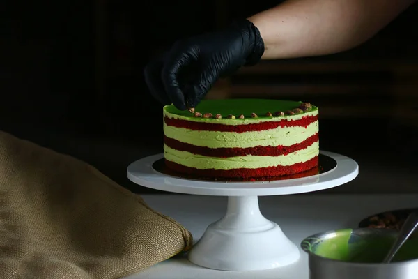 타키노 케이크 과자를 만드는 위에서 케이크를 만들고 장식하는 — 스톡 사진