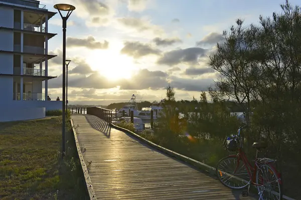 Cennet noktası altın sahilinde günbatımı