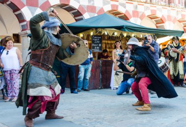 Arabics savaşçı Almossassa kutlamada mücadele