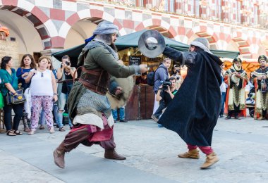 Arabics savaşçı Almossassa kutlamada mücadele