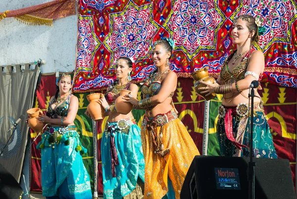 Bellydancers στον εορτασμό της Αλ mossassa — Φωτογραφία Αρχείου