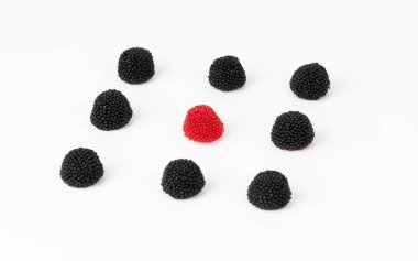 blackberry jöle fasulye üzerinde beyaz blackground izole