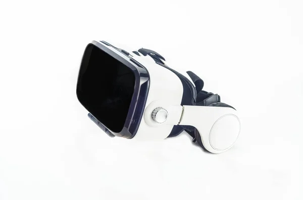 Шлем виртуальной реальности на белом фоне — стоковое фото