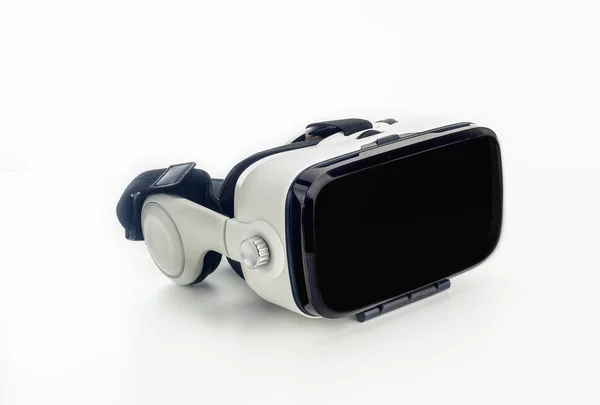 Virtual-Reality-Helm isoliert auf weißem Hintergrund — Stockfoto