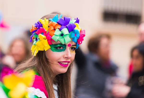 바다 호스, 스페인, 토요일입니다. February.20. 2017 화려한 의상 참가자 marimanta 퍼레이드에 참여 — 스톡 사진