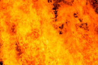 alevler siyah arkaplanda 