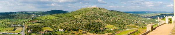 ノッサの要塞の眺めとエルヴァスのパノラマ風景 — ストック写真