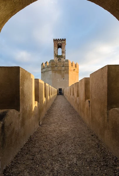 Espantaperros kuleleri, Badajoz şehir, Extremadura