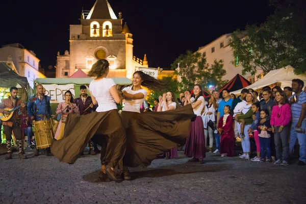 Танцоры Средневековья в Элвасе — стоковое фото