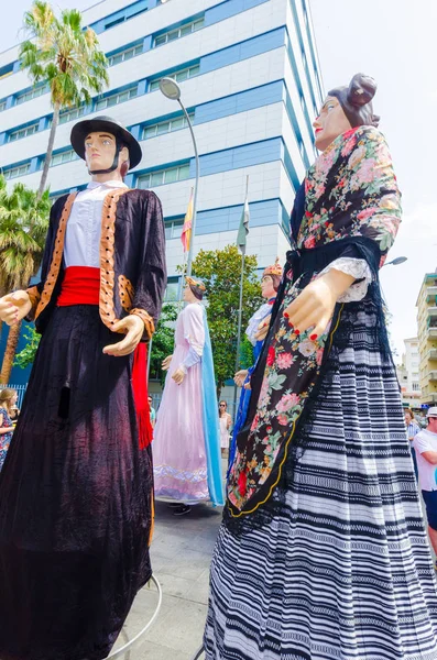 Devler ve büyük kafaları