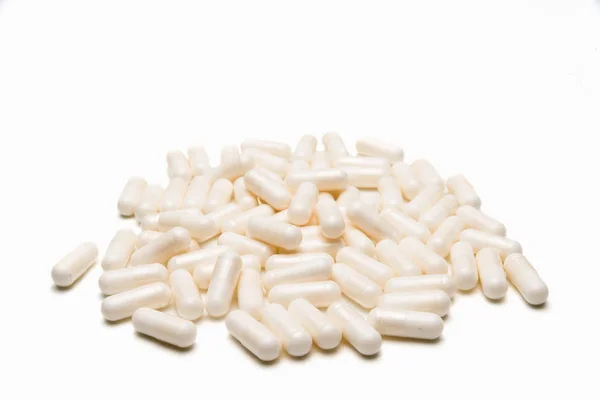 Pillole capsule su sfondo bianco — Foto Stock