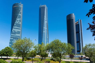 Dört kule gökdelen