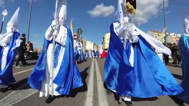 Badajoz Spain March 2018 Group Nazarenes Participating Procession Palm Sunday — Stock Video