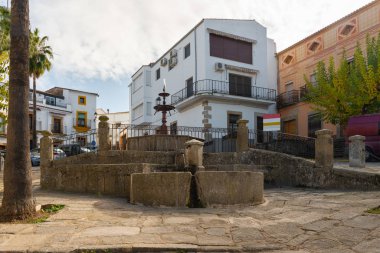 Montanchez 'deki Altozano Meydanı, Caceres, Extremadura, İspanya