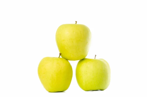 Смачні золоті яблука ізольовані на білому тлі — стокове фото