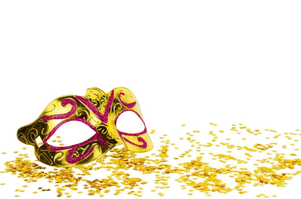 Złota Maska i konfetti izolowane na białym tle — Zdjęcie stockowe