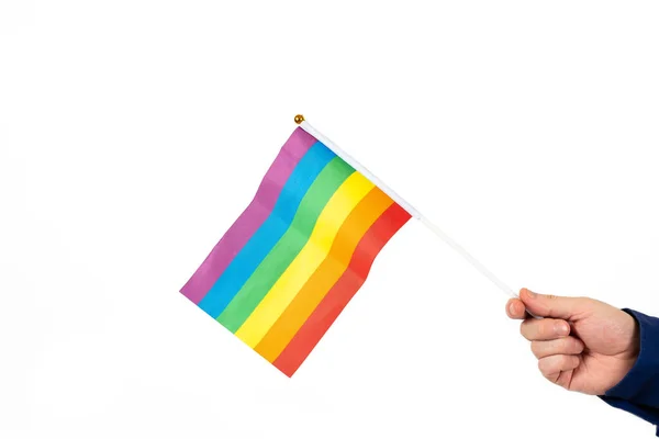 Mano Masculina Sosteniendo Una Bandera Arco Iris Aislada Sobre Fondo — Foto de Stock