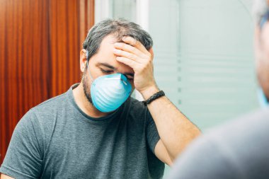 Hasta adam ter siliyor. Coronavirus konsepti