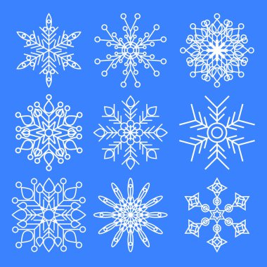 Mavi arka planda izole edilmiş Noel kar taneleri dizisi