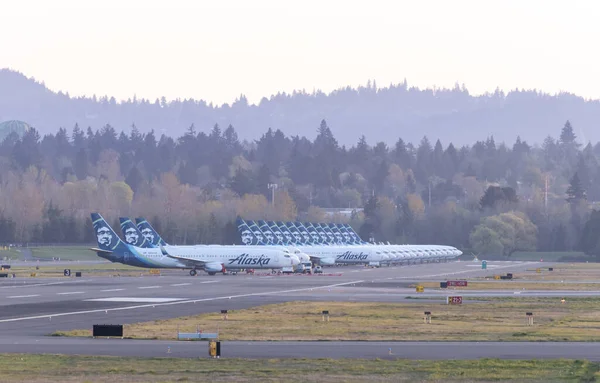 Portland Usa April 2020 Grounded Alaska Airlines Boeing 737S Och — Stockfoto