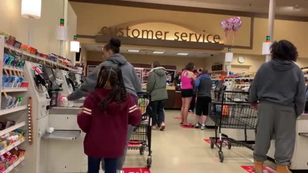 Portland Usa Avril 2020 Les Gens Dans Supermarché Safeway Dans — Video