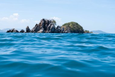 Khai Nok Adası, Andaman Denizi 'nde küçük bir ada. Phuket ve Phang Nga yakınlarındaki turistik bir yer.