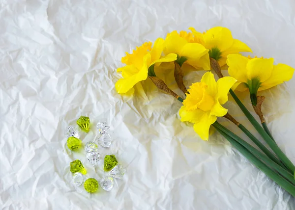 Sárga Nárciszok Szürke Háttérrel Virágok Szürke Háttérrel Tavaszi Fehér Nárcisz — Stock Fotó
