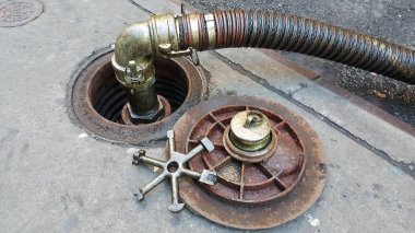 Isıtma yakıtı dağıtım servisi, şehir kaldırımı ve lu