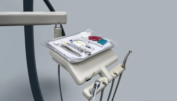 Стоматологические стулья лоток и электроинструменты — стоковое фото