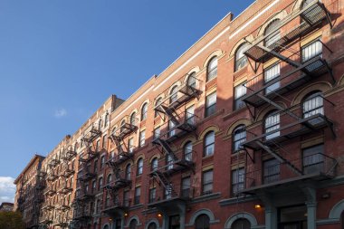 Klasik klasik New York şehri tuğla binaları ve şömine manzaraları