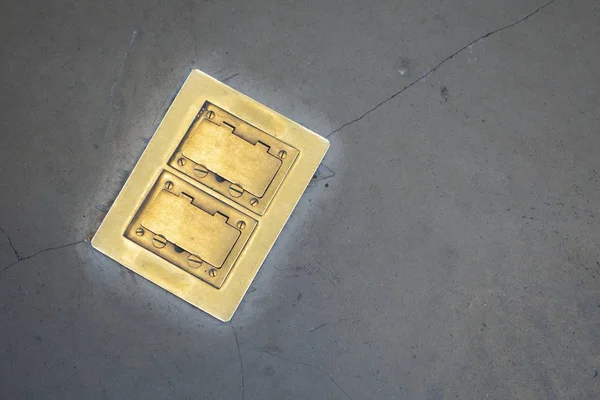 2 concrete floor brass office door duplex plug outlet sockets, b — 스톡 사진