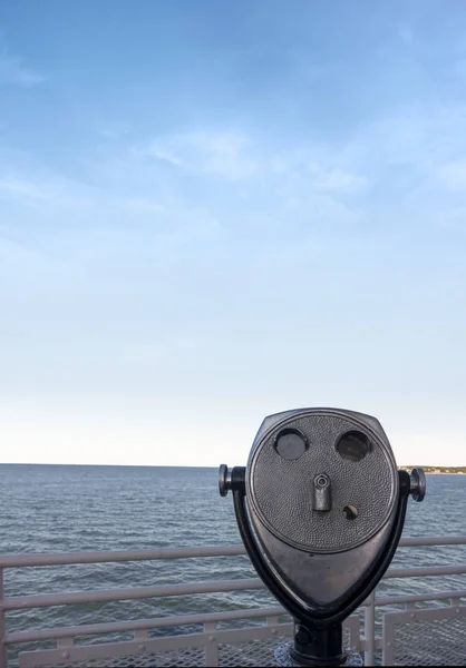 Pay per view public coin operated tourist binoculars overlooking — 스톡 사진