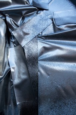 düzensiz buruşuk bantlı gümüş rengi sprey boyalı duvar kağıdı poster efekti arka plan desenli varlık