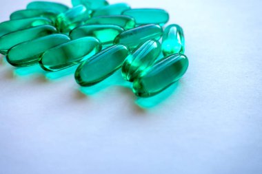 Beyaz bir yüzeyde Teal mavisi kaplamalar