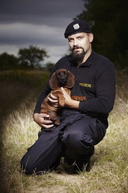 Adam ve onun Bavyera dağ scenthound 