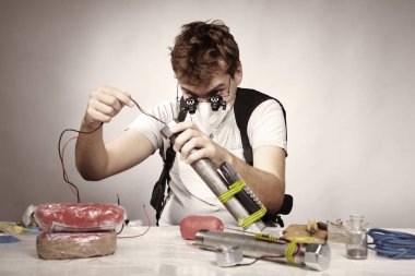 Radikal üreten tüp bomba