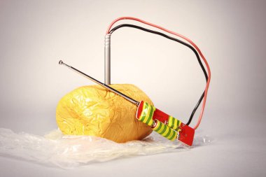 Plastik patlayıcı ve fünye