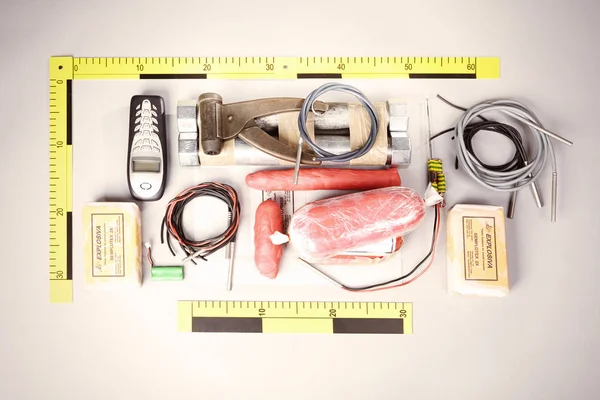 Politie in beslag genomen spullen van bom maker — Stockfoto