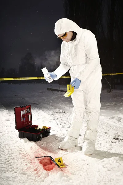 Criminologist at work on location with impression wax for fixation on shoe print — Stock Photo, Image