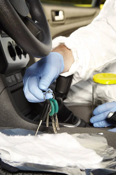 Collecting of odor traces by criminologist technician from car keys — Stock Photo, Image