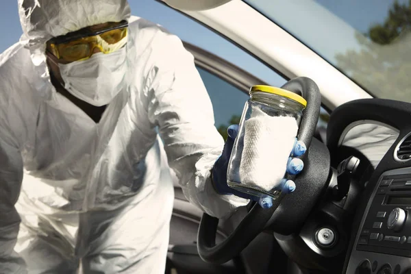 Criminologist technician collecting odor traces from car — Stock Photo, Image