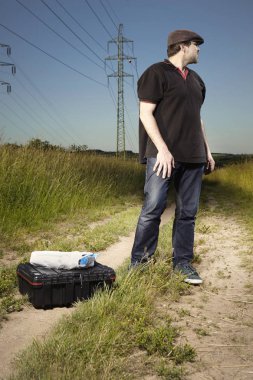 Polis teknisyeni DNA ücretsiz genel ve koruyucu ekipman iş için hazırlanıyor