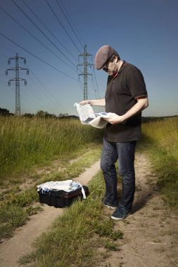 Polis teknisyeni DNA ücretsiz genel ve koruyucu ekipman hazırlanıyor