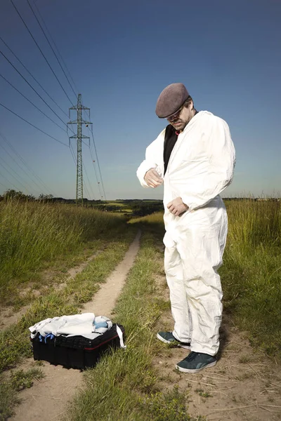 Police technician wearing DNA free overall and protective equipment — Stock Photo, Image