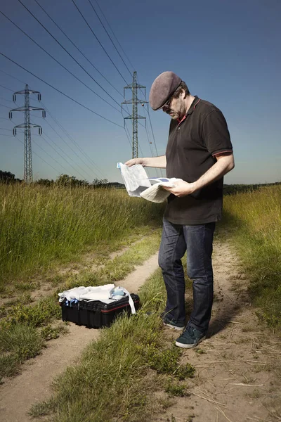 Polis teknisyeni DNA ücretsiz genel ve koruyucu ekipman hazırlanıyor