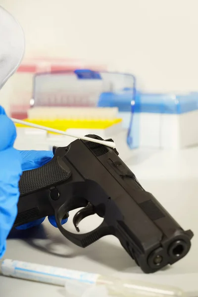 Swabbing of DNA sample from handgun — Stock Photo, Image