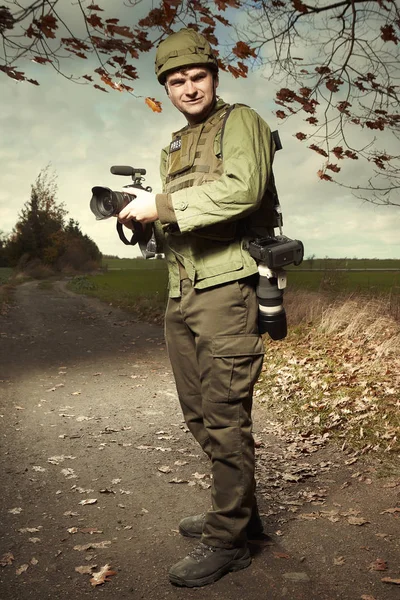 War photographer in field moving — Stock Photo, Image