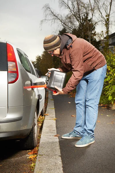 Man filling car tank from plastic canister — Stock Photo, Image