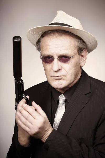 Плохой Человек Вооруженный Пистолетом Глушителем Стиле Гангстера — стоковое фото