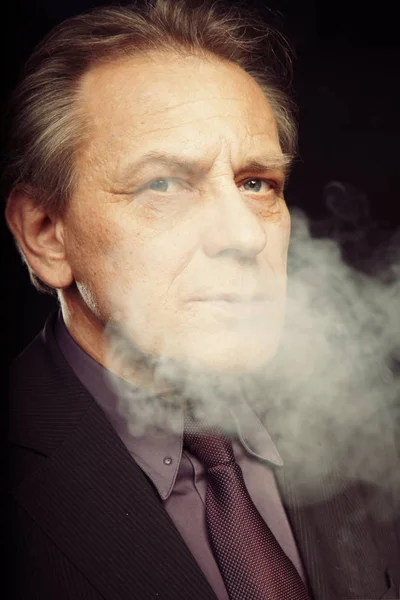 Older Caucasian Man Smoke Cigarettes — Stock Photo, Image